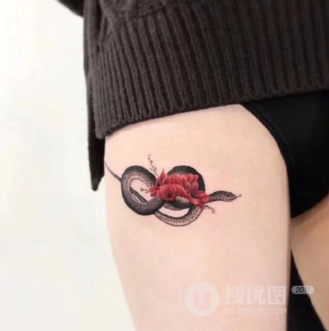 蛇纹身图案图片，女生身体各部位气质小蛇彩绘纹身图片 第2张