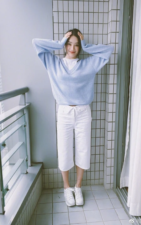 袁姗姗微博4月28日晒氧气感满满美照
