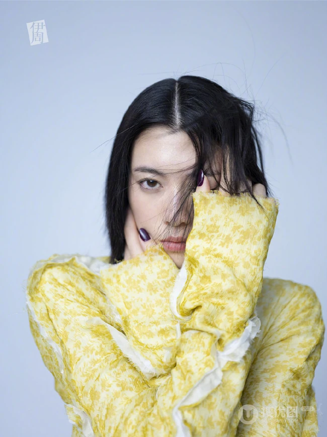 三吉彩花个性非主流格调《伊周》杂志写真图集美照