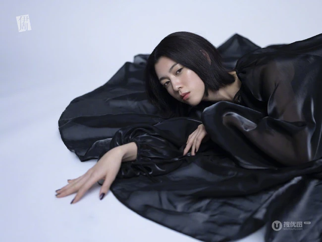 三吉彩花个性非主流格调《伊周》杂志写真图集美照