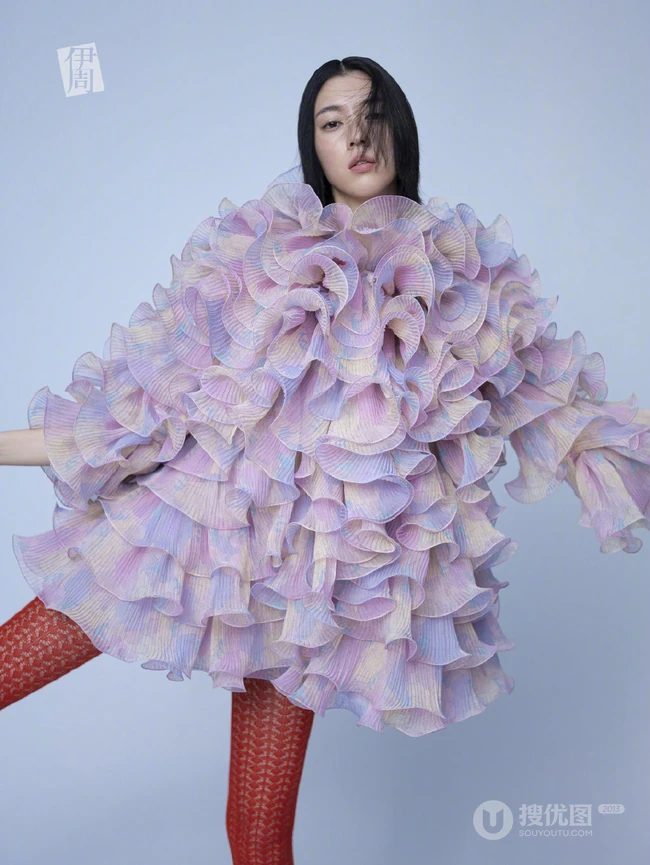 三吉彩花个性非主流格调《伊周》杂志写真图集美照