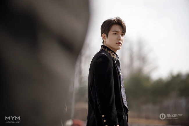 电视剧《The King：永远的君主》李敏镐拍戏花絮剧照图片