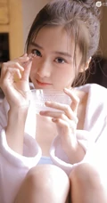 浅粉小女生肩带背心短裤显紧致完美肌肤线条感第116女生写真