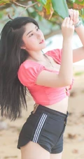 微胖气质女生最可爱，微胖浅粉小女生紧身短裤户外清新写真照片