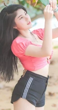 微胖气质女生最可爱，微胖浅粉小女生紧身短裤户外清新写真照片
