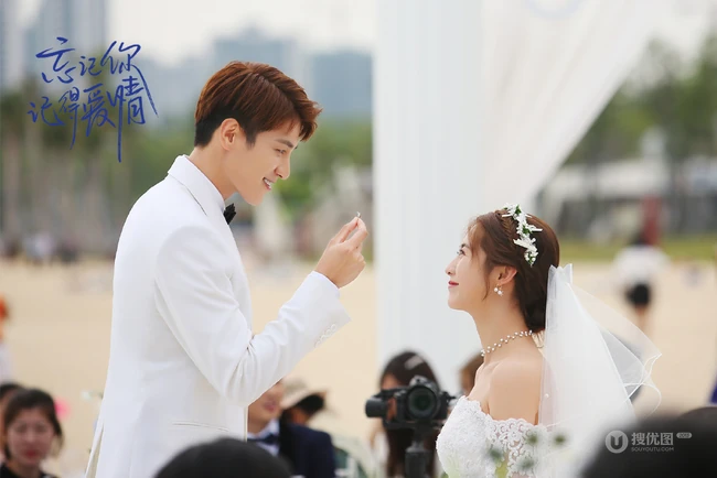 邢菲、金泽主演《忘记你记得爱情》恩爱结婚婚礼现场剧照图片