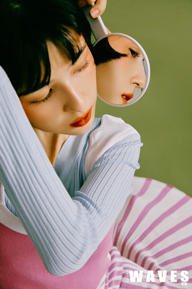哈妮克孜漫潮四月刊杂志写真图片，乖女孩也有一颗爱冒险的心