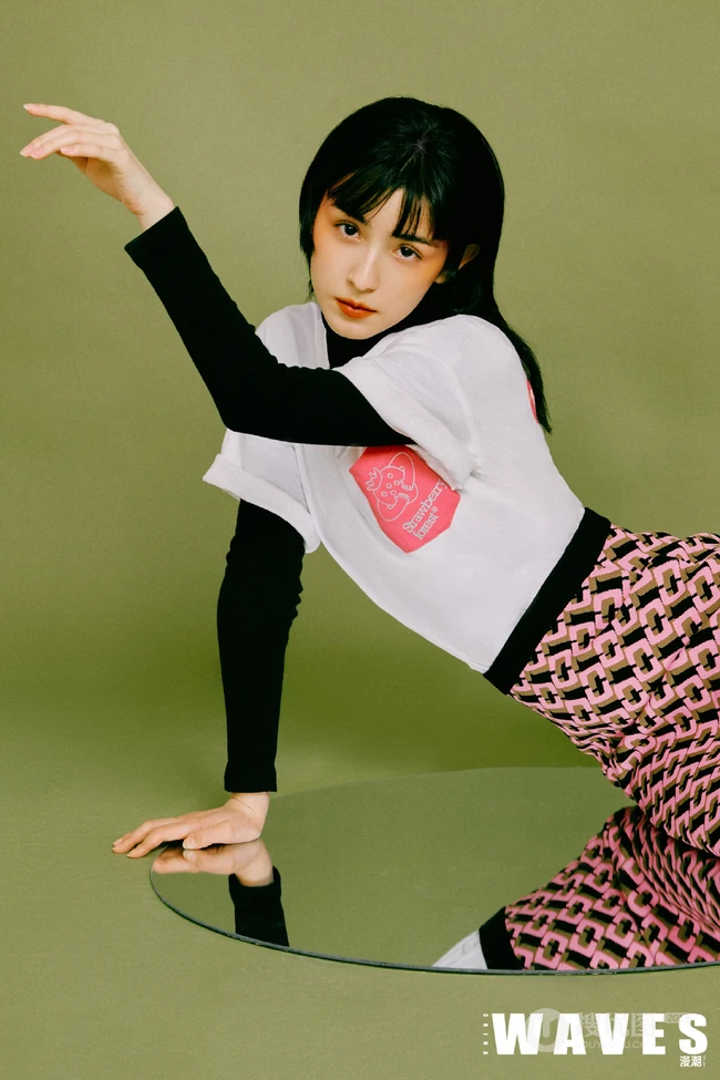 哈妮克孜漫潮四月刊杂志写真图片，乖女孩也有一颗爱冒险的心
