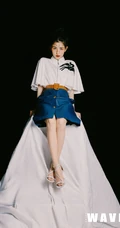 哈妮克孜漫潮四月刊杂志写真图片，乖女孩也有一颗爱冒险的心
