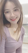 SNH48许杨玉琢淡紫色低领衣气质吸睛舞蹈室自拍照片