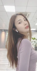 SNH48许杨玉琢淡紫色低领衣气质吸睛舞蹈室自拍照片