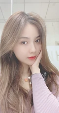 SNH48许杨玉琢淡紫色低领衣气质吸睛舞蹈室自拍照片