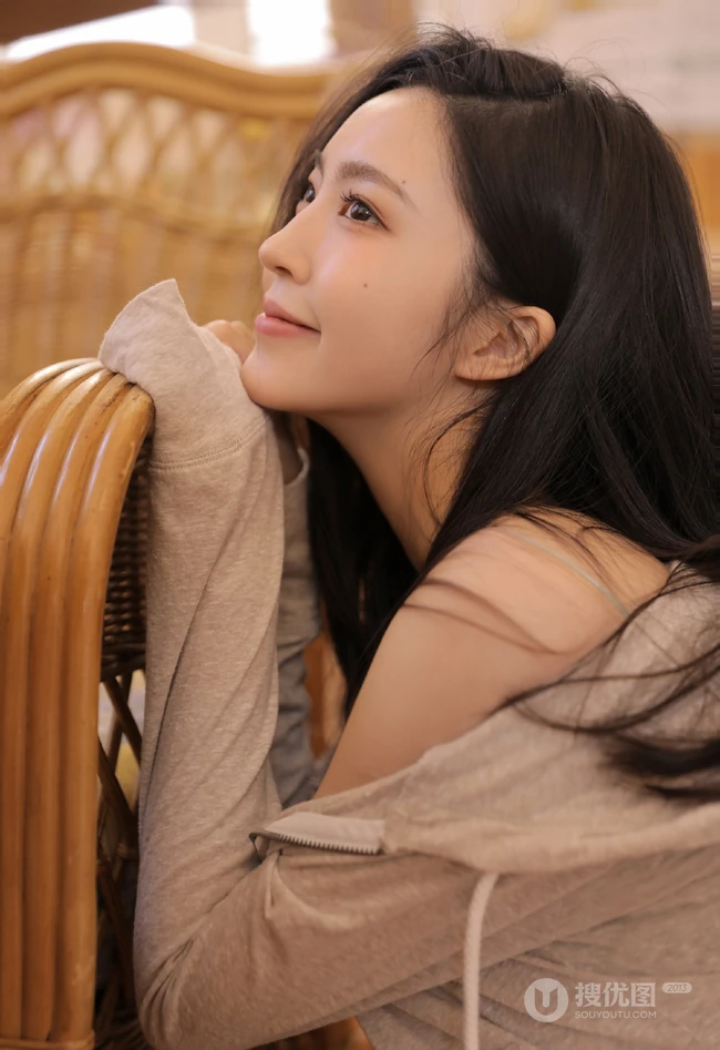 大长腿女生小姐姐居家悠闲动人小气质私密写真图片