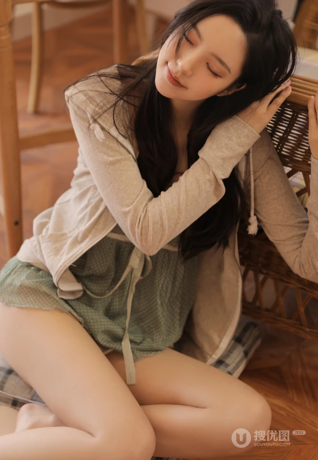 大长腿女生小姐姐居家悠闲动人小气质私密写真图片