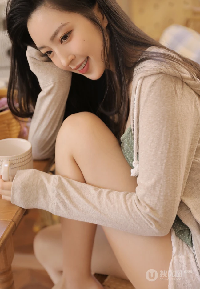 大长腿女生小姐姐居家悠闲动人小气质私密写真图片