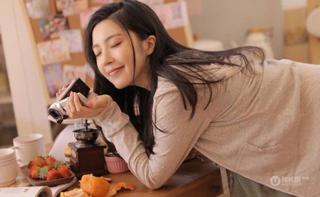 大长腿女生小姐姐居家悠闲动人小气质私密写真图片