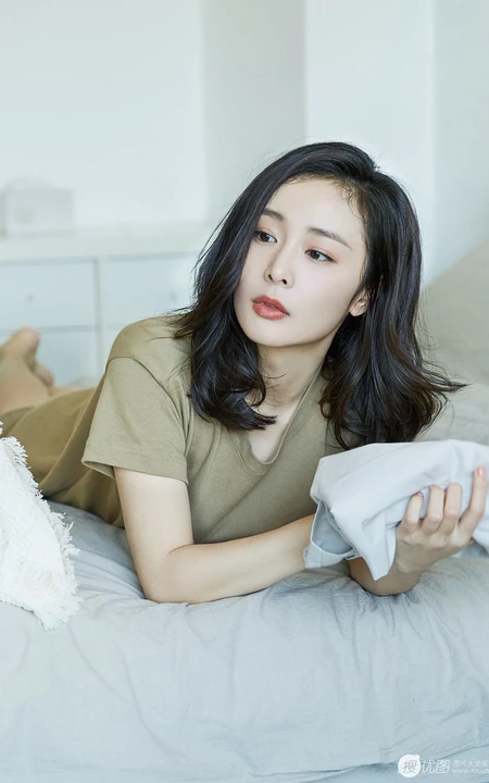 高叶超有女人味居家妩媚做家务杂志写真图片