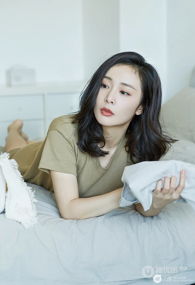 高叶超有女人味居家妩媚做家务杂志写真图片