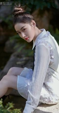 张天爱青山绿水竹林间白衣写真美照，妥妥的神仙颜值仙女小姐姐