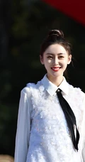 张天爱青山绿水竹林间白衣写真美照，妥妥的神仙颜值仙女小姐姐