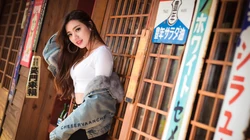 亚裔丰满好身材的长发美女日式小卖部写真美女壁纸图片