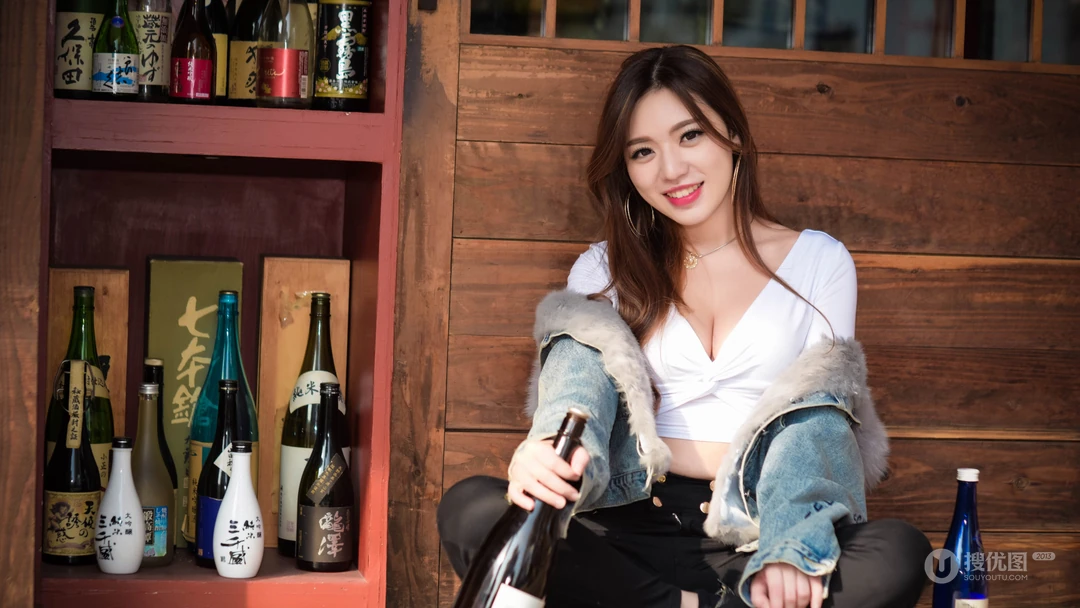 亚裔丰满好身材的长发美女日式小卖部写真美女壁纸图片