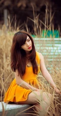 野外踏青的森系美女唯美摄影手机壁纸下载