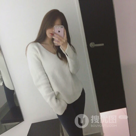 拿着手机在自拍的长发女生头像图片5.5日更新