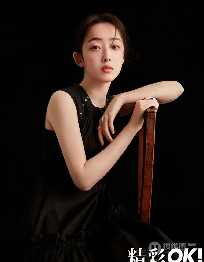 蒋梦婕安静甜美精彩OK杂志写真图片，多套穿搭时尚个性又动人