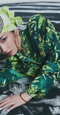 孟美岐时尚穿搭登新青年杂志写真图片