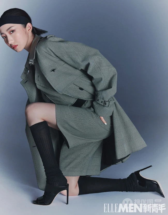 孟美岐时尚穿搭登新青年杂志写真图片