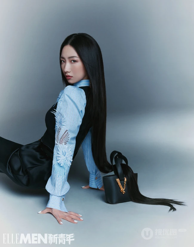 孟美岐时尚穿搭登新青年杂志写真图片