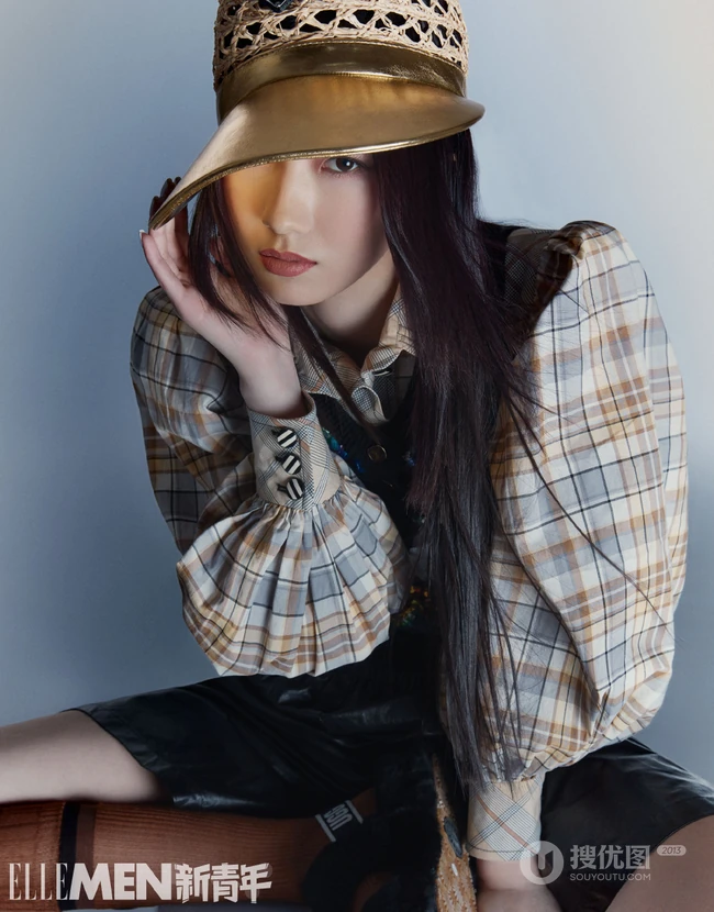 孟美岐时尚穿搭登新青年杂志写真图片