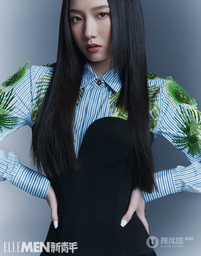 孟美岐时尚穿搭登新青年杂志写真图片