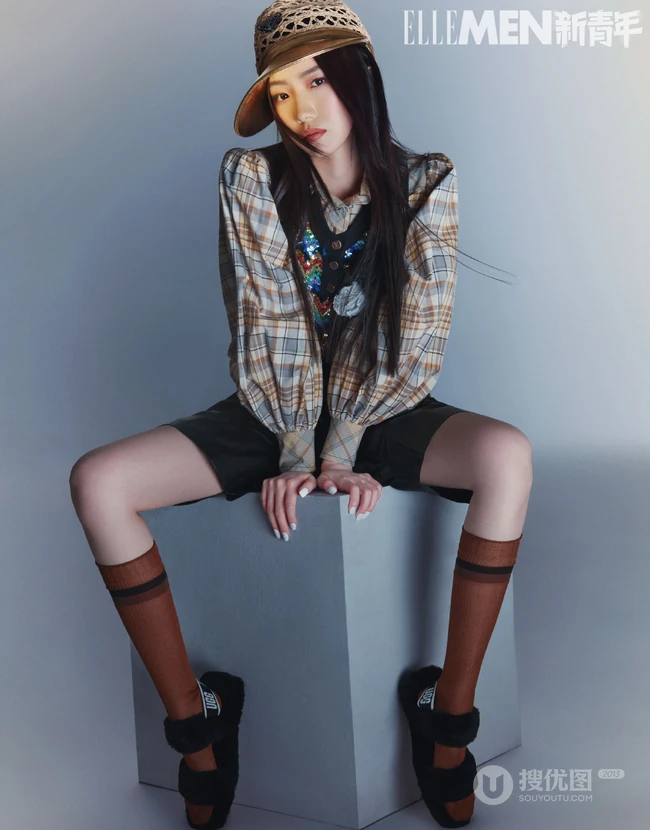 孟美岐时尚穿搭登新青年杂志写真图片