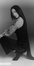 孟美岐时尚穿搭登新青年杂志写真图片