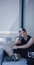 马来西亚帅气男星王冠逸可休闲可商务杂志写真封面照片