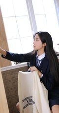 长发及腰的JK制服女生高中生清纯唯美居家看书学习写字图片