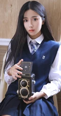 长发及腰的JK制服女生高中生清纯唯美居家看书学习写字图片
