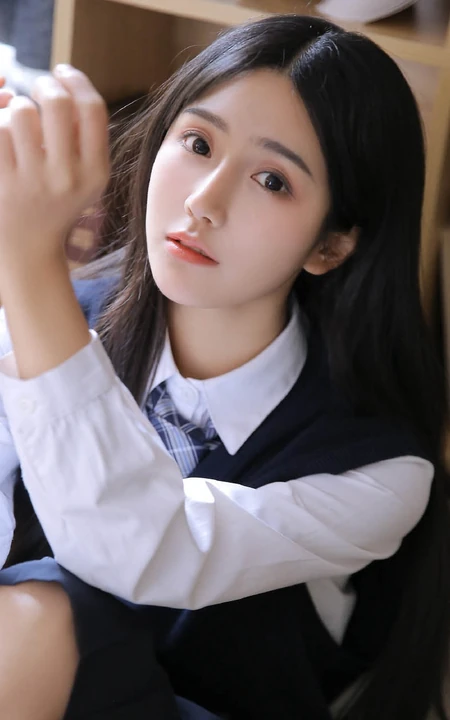 长发及腰的JK制服女生高中生清纯唯美居家看书学习写字图片