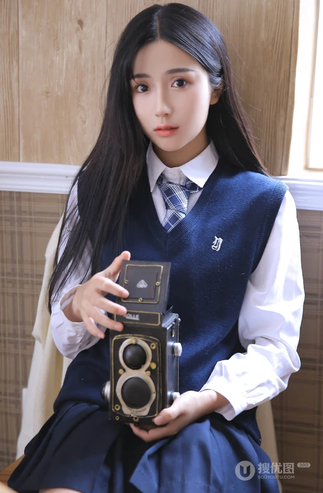 长发及腰的JK制服女生高中生清纯唯美居家看书学习写字图片