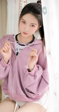 穿紧身白色短裤的漂亮马尾辫女生小姐姐高清室内美图收录