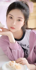 穿紧身白色短裤的漂亮马尾辫女生小姐姐高清室内美图收录