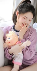穿紧身白色短裤的漂亮马尾辫女生小姐姐高清室内美图收录