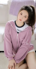 穿紧身白色短裤的漂亮马尾辫女生小姐姐高清室内美图收录