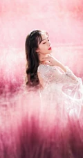 大眼睛女生李依宸如花间精灵优雅气质白裙写真图片