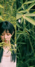 一袭白裙的阚清子清新灵动户外公园唯美动人写真图片