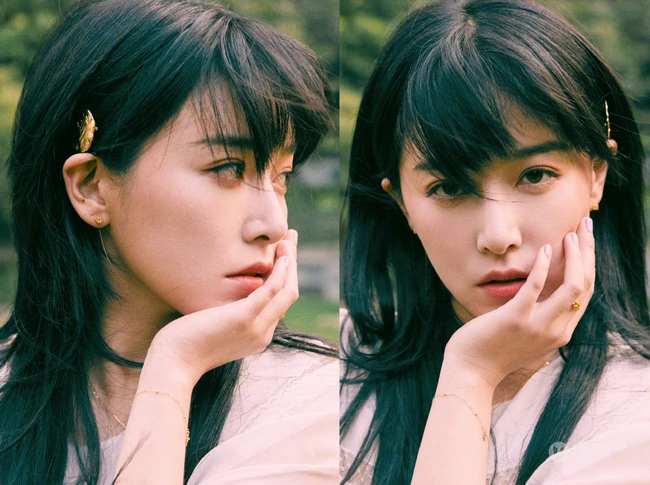 一袭白裙的阚清子清新灵动户外公园唯美动人写真图片