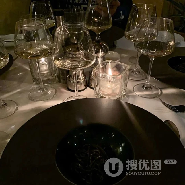 票圈暗色系场景背景唯美图片 第1张