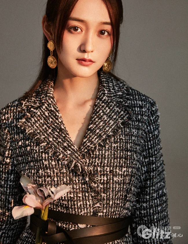 何泓姗酷美时尚《潮儿》杂志写真图片
